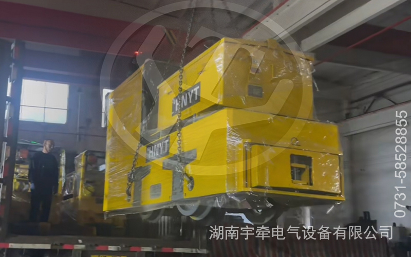 2.5吨及3吨蓄电池电机车出口海外 2.jpg